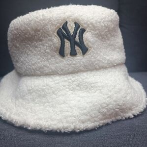 MLB New York Yankees White Sherpa Fuzzy Bucket Hat